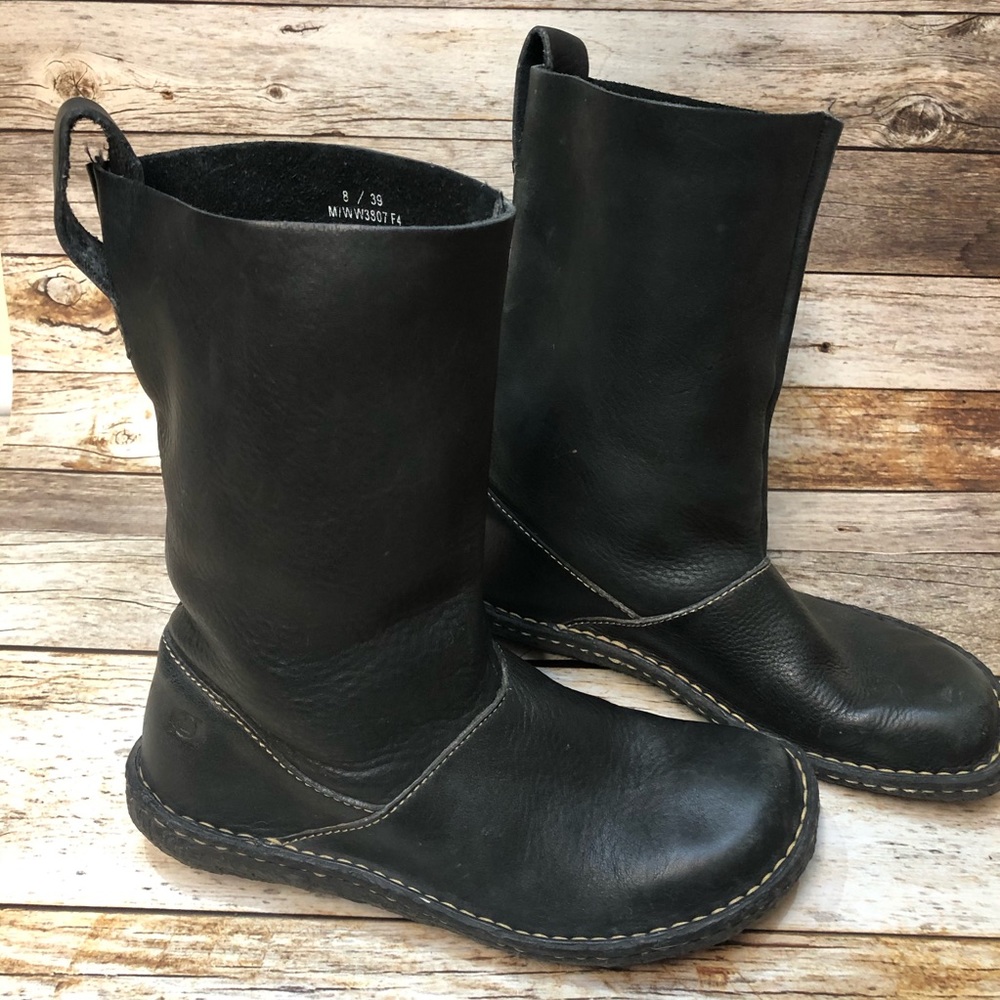 Born flat black pebbled leather moto boots size 8